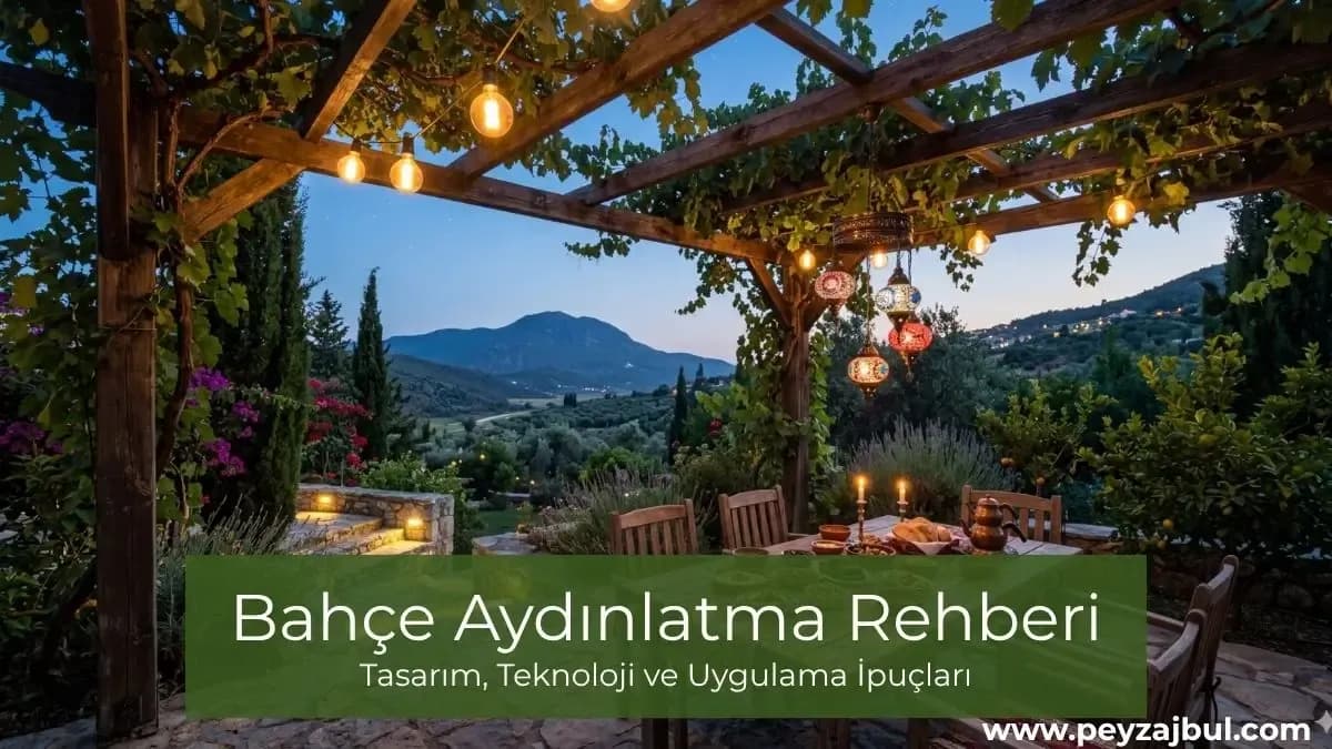 Asmalı pergola altında Edison ampuller ve mozaik lambalarla oluşturulmuş katmanlı bahçe aydınlatması ve geleneksel akşam yemeği alanı
